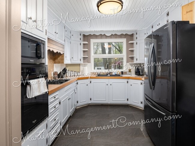 Building Photo - 906 S Barrett Ave