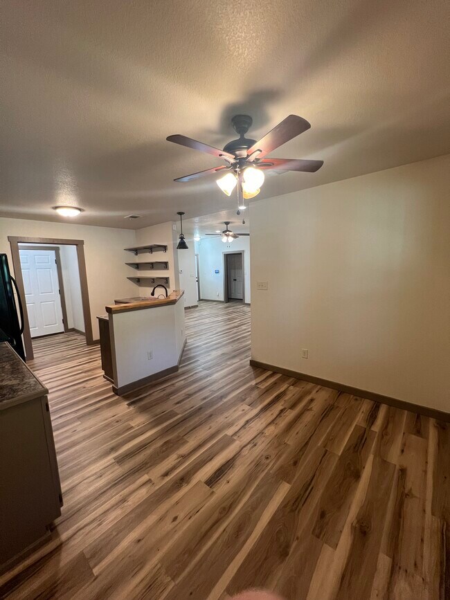 Building Photo - 306 Lux Dr