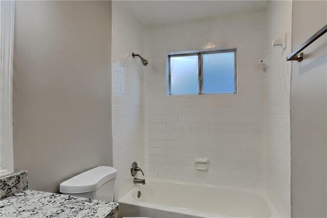 Building Photo - 345 E Willow Run