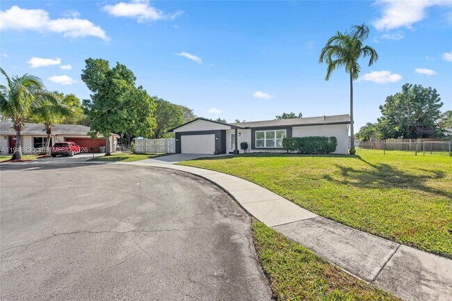 Building Photo - 1720 SW 13th St