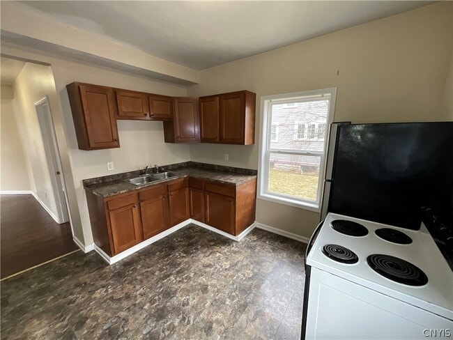 Building Photo - 222 Academy St