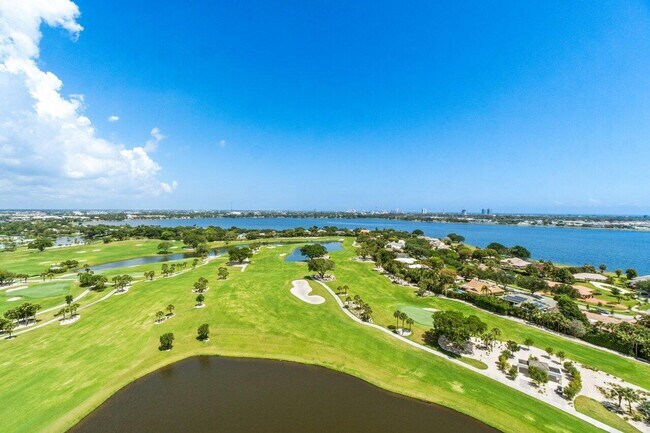 Building Photo - 1900 Consulate Pl