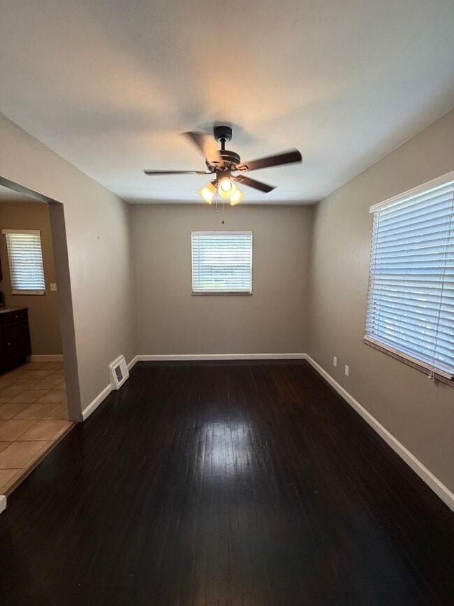 Building Photo - 713 S Broadleigh Rd