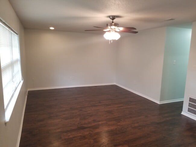 Building Photo - 1536 Natchez Ln