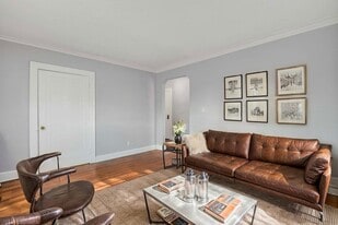 Building Photo - The Lake Villa