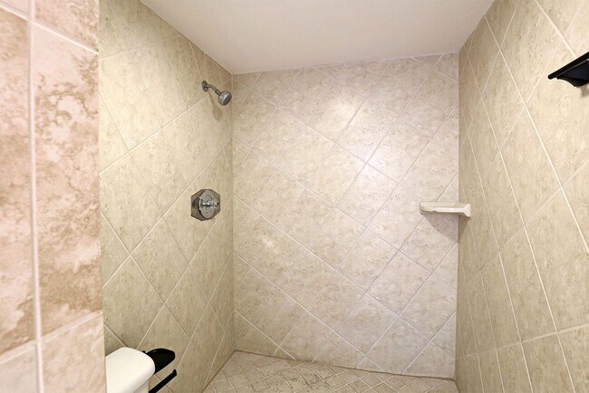 Building Photo - Parkwoods 12341-2