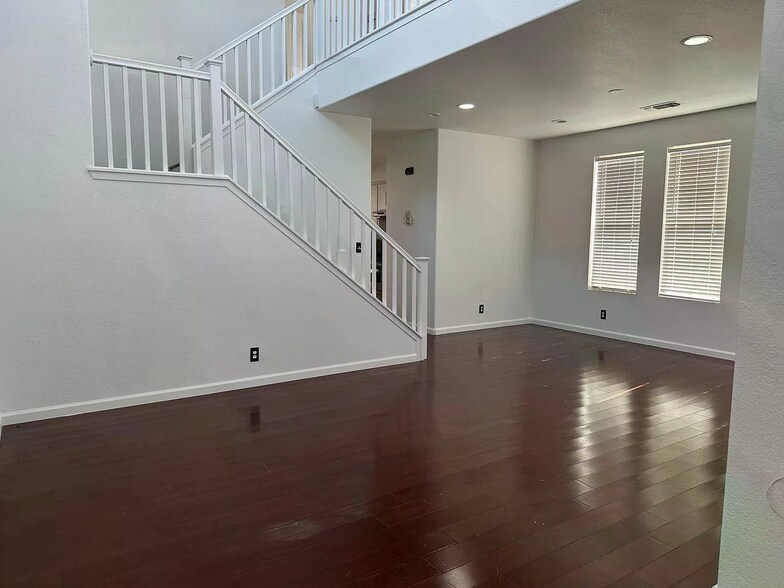 Building Photo - 2230 Gibralter Ln