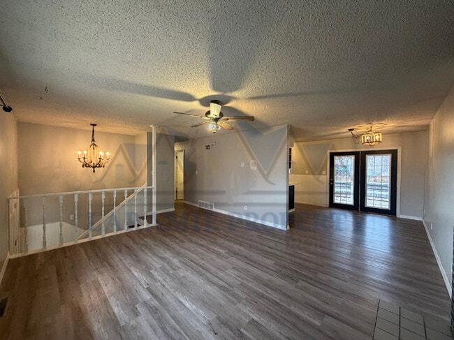 Building Photo - 3 Bedroom Home