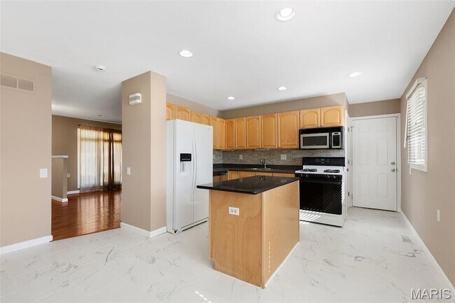 Building Photo - 3205 Fleet Ln