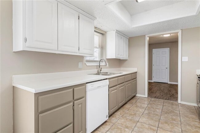 Building Photo - 1306 W Bonnie Ln