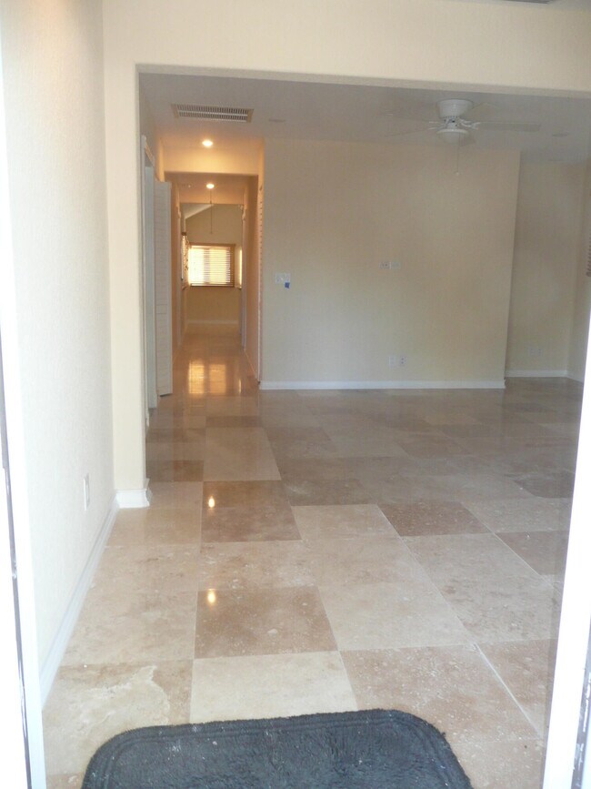 Building Photo - 525 24th Ave N