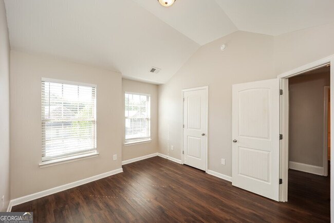 Building Photo - 207 Tyre Dr