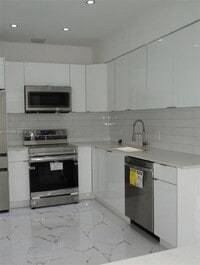 Building Photo - 345 SW 49th Ave