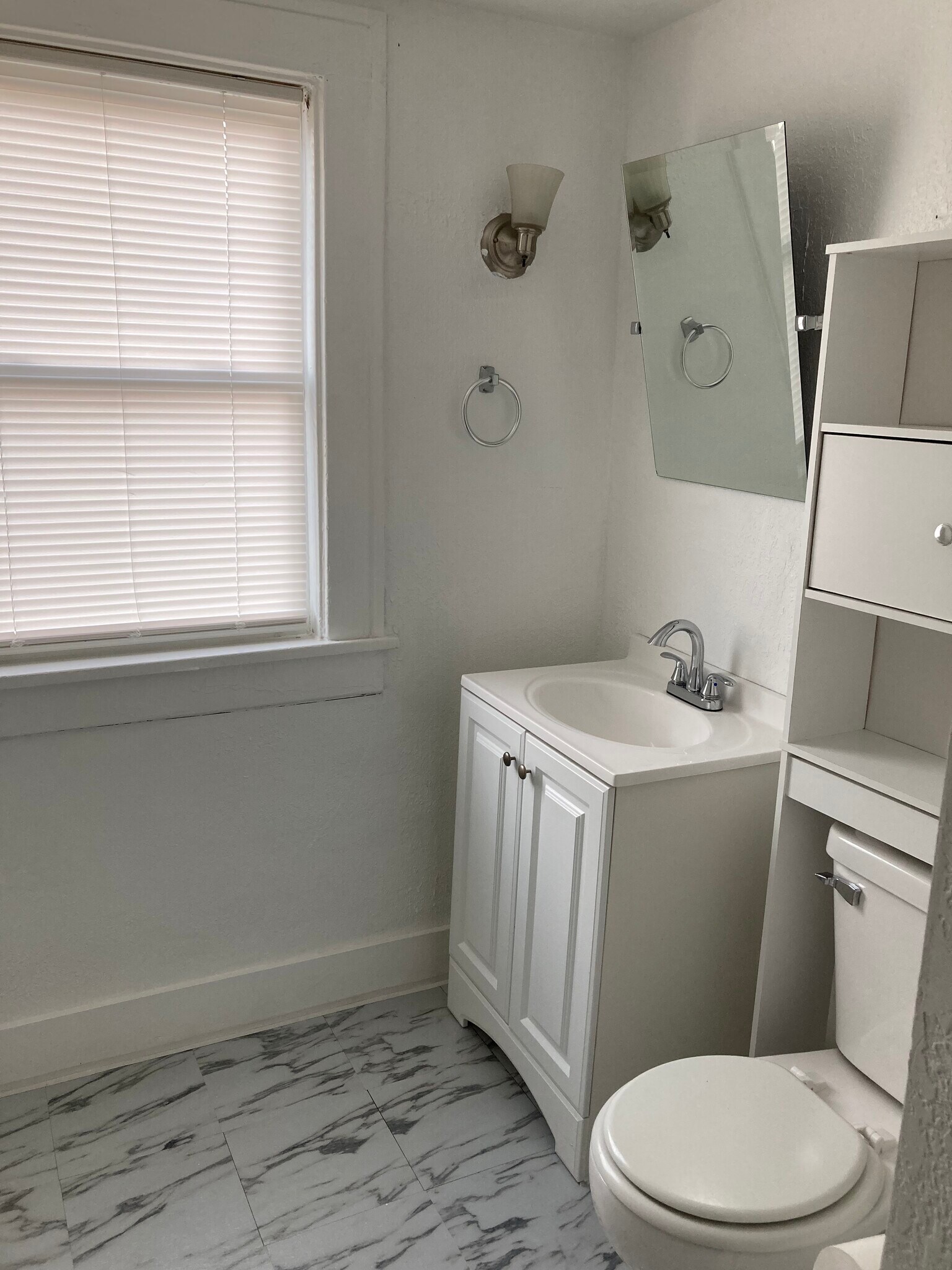 Building Photo - 501 W Columbia Ter