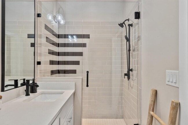 Building Photo - 2356 Mason Dr