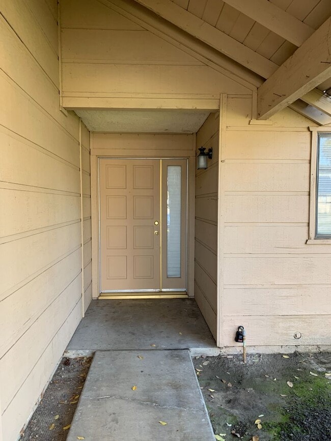 Building Photo - 4525 Trumbull Dr