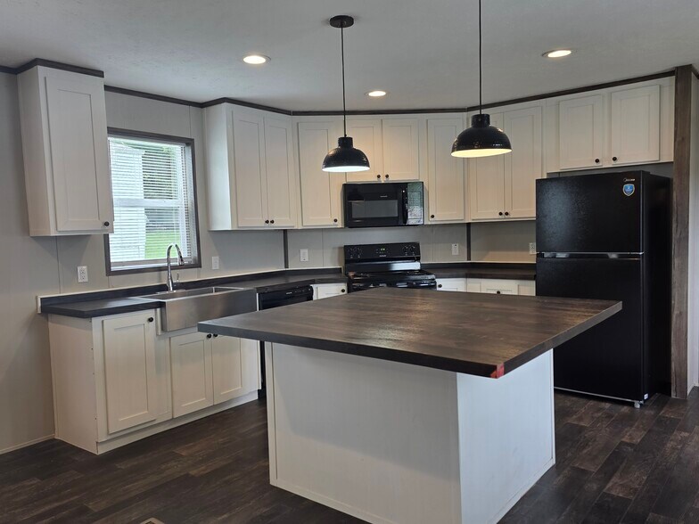 Building Photo - 4049 Trout Ln