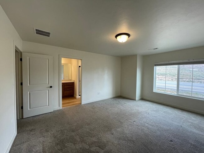 Building Photo - 4356 Hurstbourne Dr