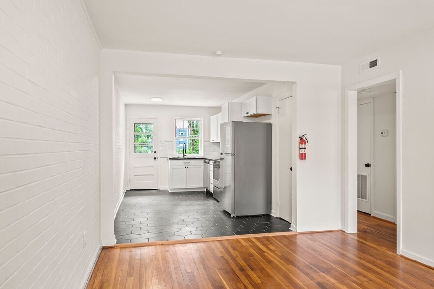 Building Photo - 1640 W Northwest Blvd