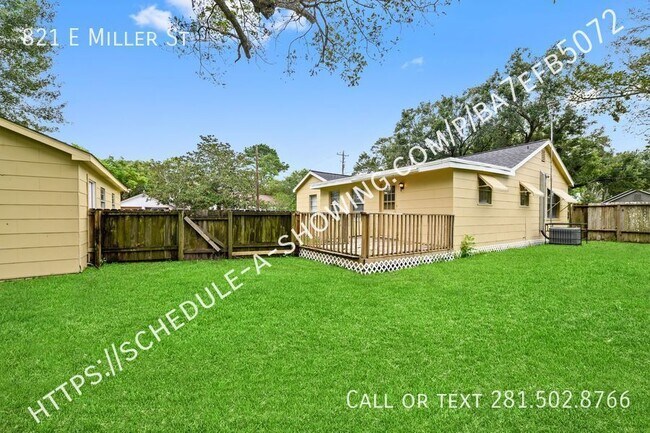 Building Photo - 821 Miller St