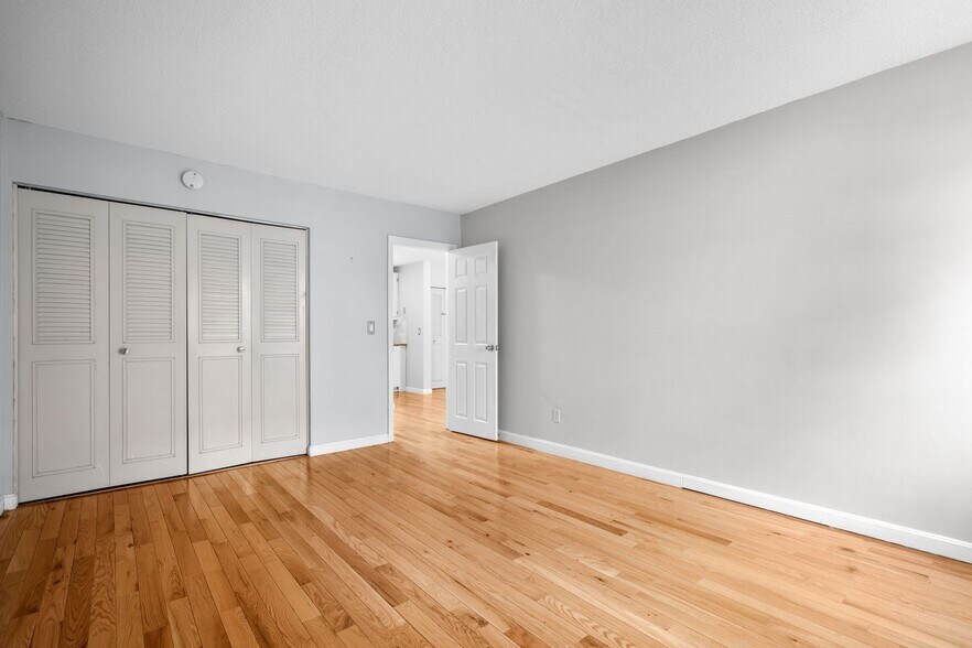 Building Photo - 804 Centre St