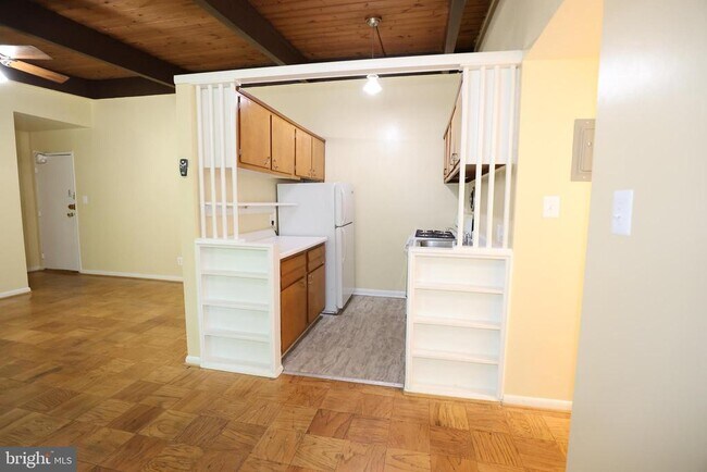 Building Photo - 4325 Americana Dr