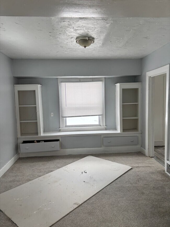 Building Photo - 2bd Single Cash Pay/Section 8