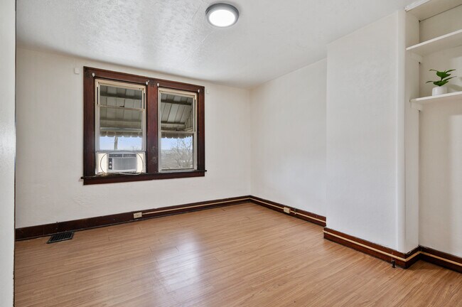 Building Photo - 2241 1/2 Hawthorne Ave