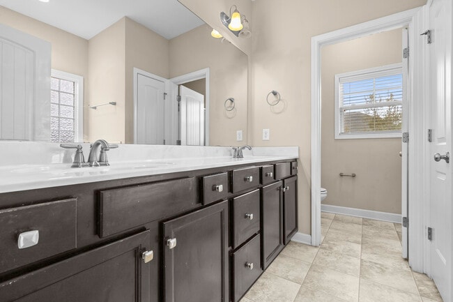 Building Photo - 518 New Hanover Trl