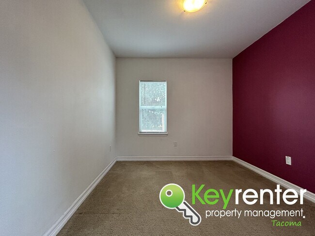 Building Photo - Gorgeous Craftsman 3 Bed 2 Bath Tacoma House