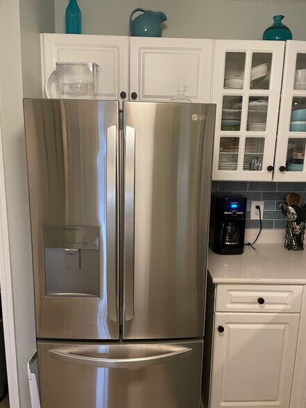 Kitchen - 4140 Breezewood Dr
