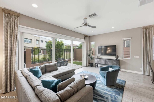 Building Photo - 7338 E Casitas Del Rio Dr