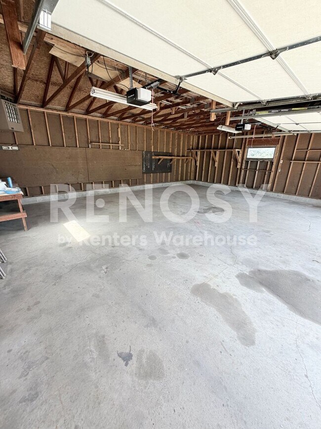 Building Photo - Available Now 3 Bedroom 1 Bath Single Family Home in Winsted
