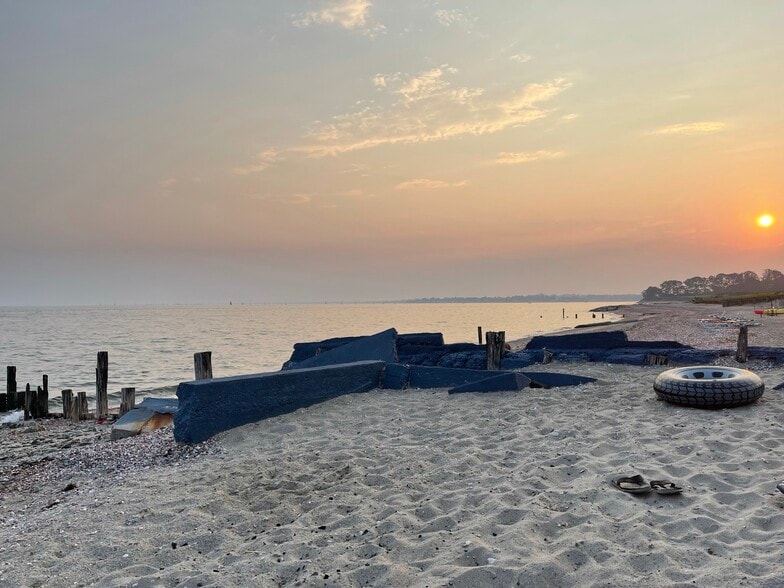 Building Photo - 2218 Fairfield Beach Rd