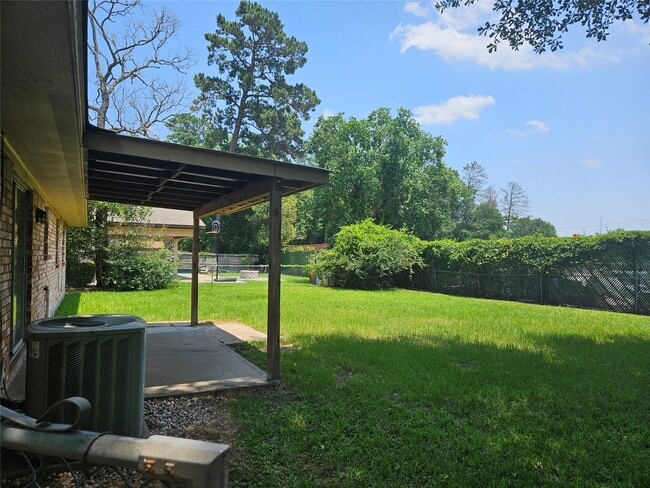 Building Photo - 207 Shadow Oaks Dr
