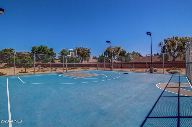 Building Photo - 10612 W Oakmont Dr