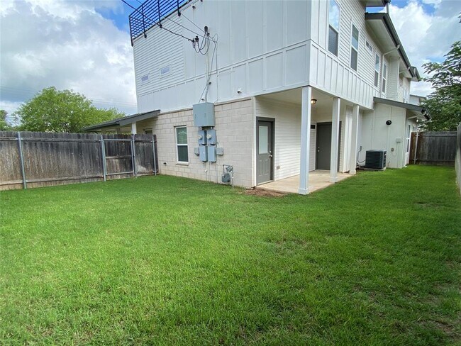 Building Photo - 7907 Brodie Ln