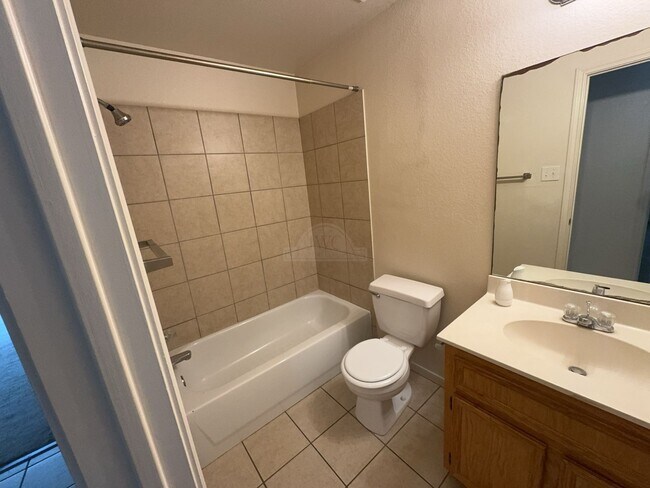 Building Photo - 1302 Nicholas Cir