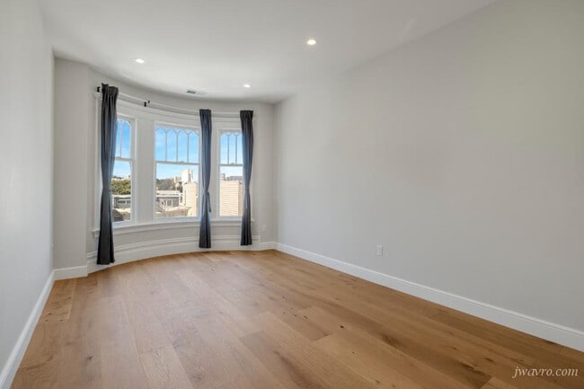 Building Photo - 439 Oak St