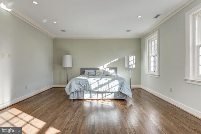 Building Photo - 2425 California St NW