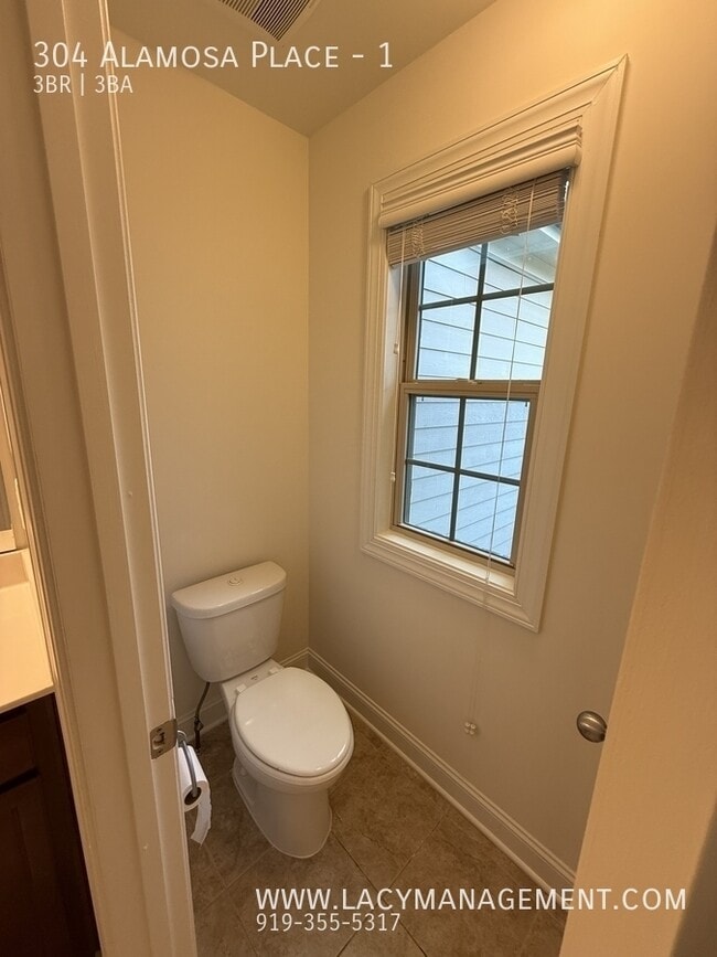 Building Photo - 304 Alamosa Pl