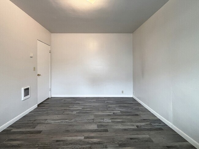 Building Photo - 138 Benjamin St