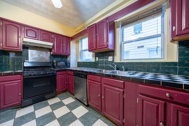 Building Photo - 31 Seattle St