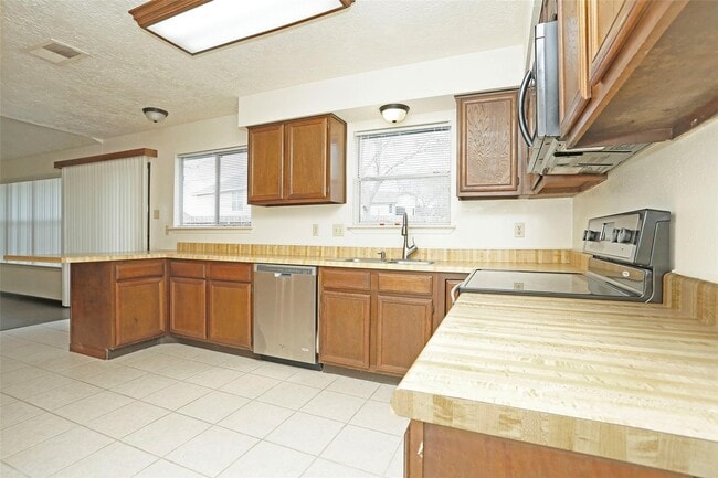 Building Photo - 1418 Crawley Ct
