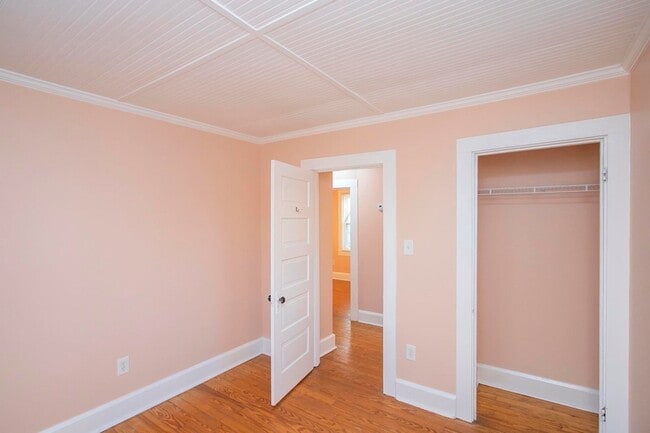 Building Photo - 909 Clarke St