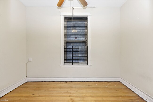 Building Photo - 2 br, 1 bath Condo - 1719 N Wood St Apt 1