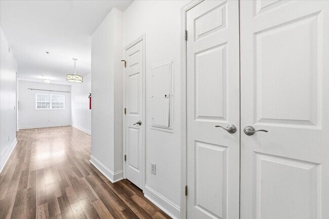 Building Photo - 318 54th St
