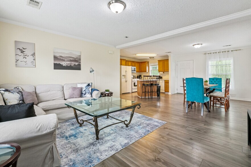 Building Photo - 4416 Dreux Ave