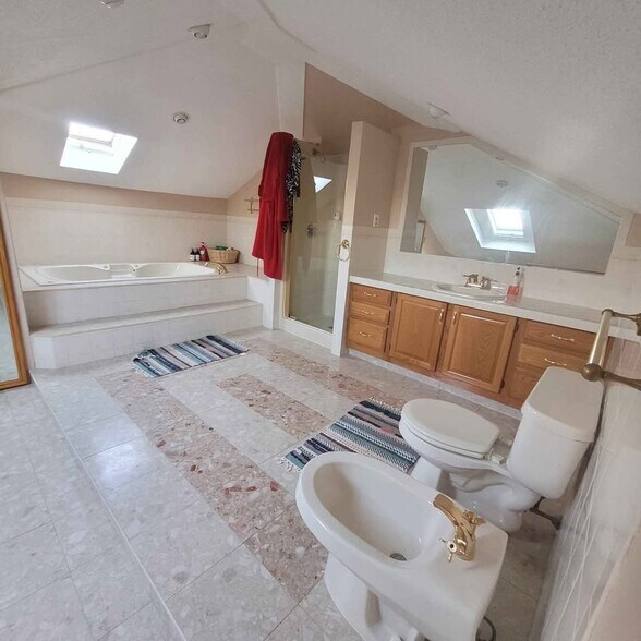 Building Photo - 388 Bradford Ave