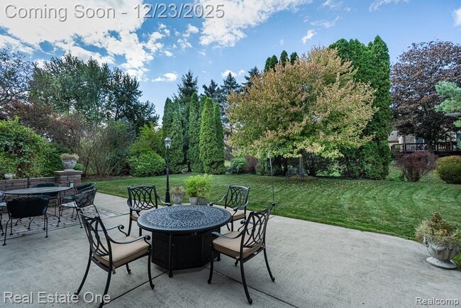 Building Photo - 1574 Devonshire Dr